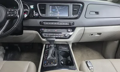 Kia Canival 2017, 135487 км, за 12500000 KRW - фото 16