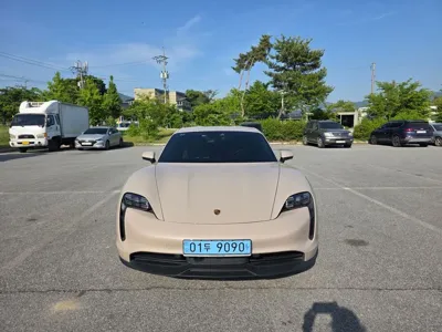 Porsche Taycan 2023, 63000 км, за 93000000 KRW