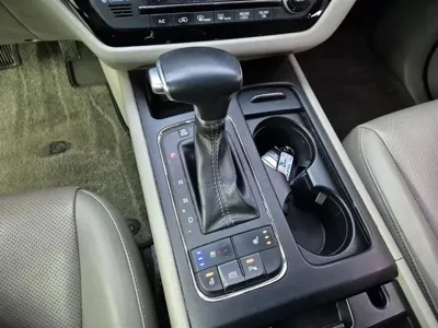 Kia Canival 2017, 127524 км, за 9000000 KRW - фото 8