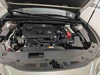 Lexus ES 2026, 5400 км, за 208000 CNY