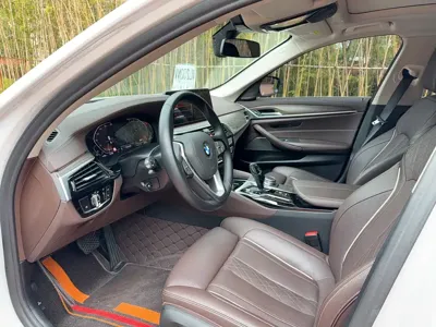 BMW 5 Series 2022, 60000 км, за 188000 CNY