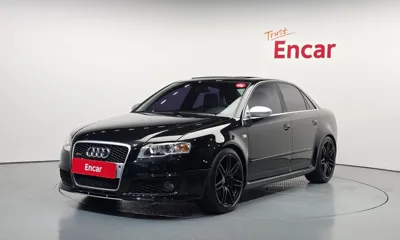 Audi RS4 · 2006 год