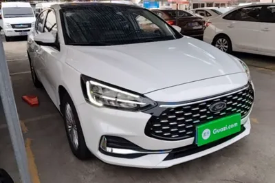 Ford Focus 2021, 80500 км, за 58486.37 CNY
