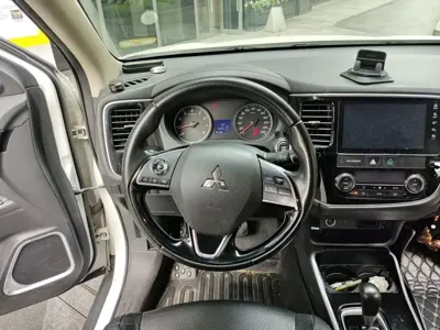 Mitsubishi Outlander 2018, 152900 км, за 42900 CNY
