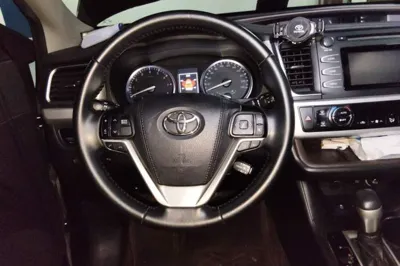 Toyota Highlander 2021, 88300 км, за 159049.4 CNY - фото 11