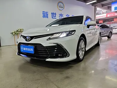 Toyota Camry · 2023 год