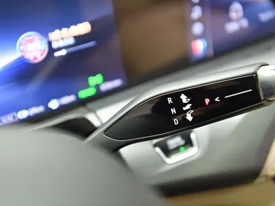 Buick GL8 Hybrid 2025, 9900 км, за 241900 CNY - фото 15
