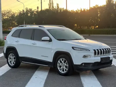 Jeep Cherokee 2016, 160000 км, за 29800 CNY