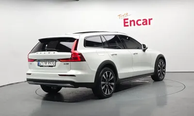 Volvo V60 2023, 23884 км, за 44800000 KRW
