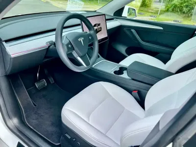 Tesla Model Y 2023, 52000 км, за 179800 CNY