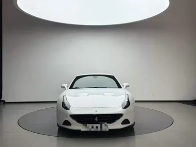 Ferrari California T · 2015 год