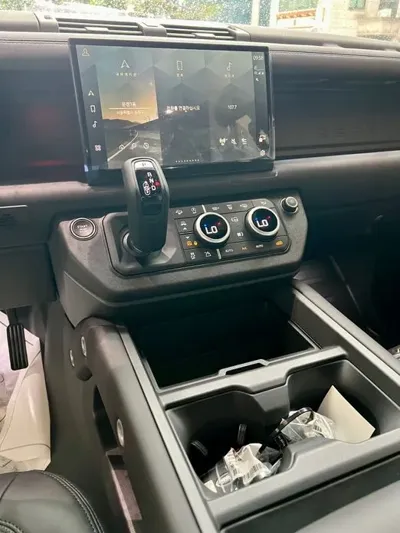 Land Rover Defender 2025, 13500 км, за 0 KRW - фото 6