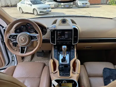 Porsche Cayenne 2013, 190000 км, за 98000 CNY