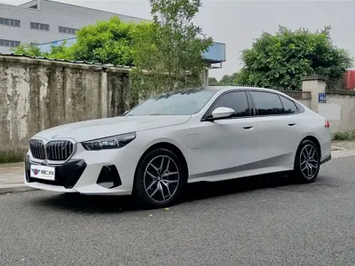 BMW i5 · 2025 год