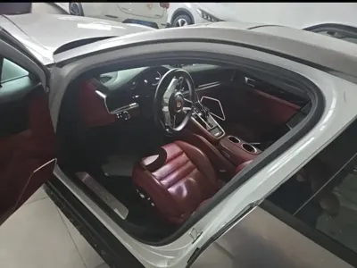 Porsche Panamera 2019, 70000 км, за 420000 CNY