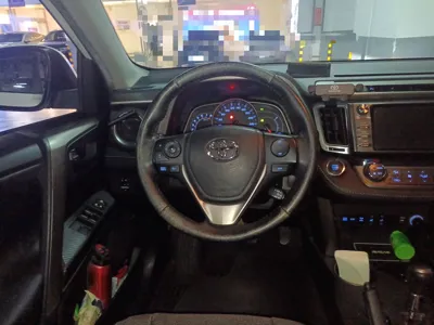 Toyota RAV4 2015, 97900 км, за 66490.76 CNY - фото 7
