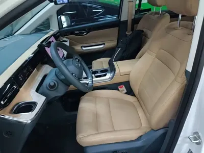 GAC Motor 传祺E8 PHEV 2024, 23600 км, за 145000 CNY - фото 15