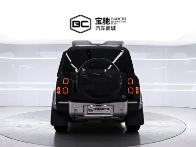 Land Rover Defender 2024, 13000 км, за 658000 CNY