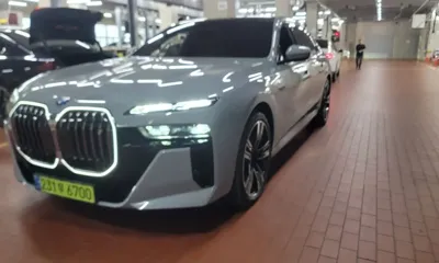 BMW i7 · 2025 год