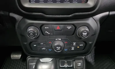 Jeep Renegade 2018, 86579 км, за 10900000 KRW - фото 16