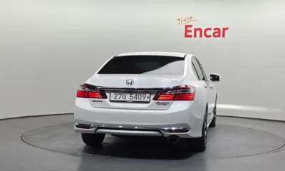 Honda Accord 2017, 182086 км, за 9900000 KRW