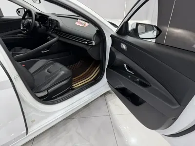 Hyundai Elantra 2023, 20000 км, за 82800 CNY - фото 19