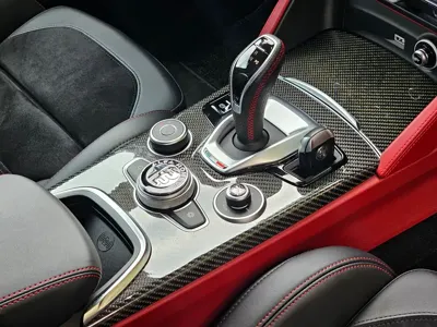 Alfa Romeo Stelvio 2022, 5000 км, за 235000 CNY - фото 8