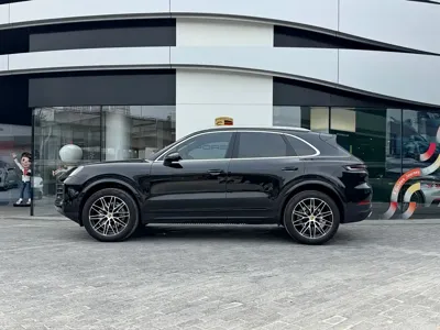 Porsche Cayenne 2024, 61000 км, за 638000 CNY