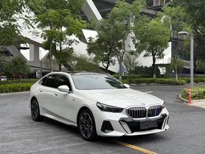 BMW 5 Series 2024, 80000 км, за 250799 CNY