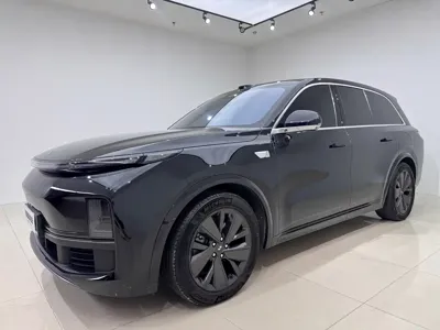 Li Auto Li L8 · 2025 год