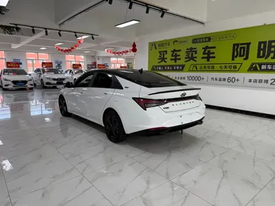 Hyundai Elantra 2022, 39800 км, за 85800 CNY