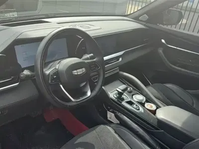 Geely Xingyue L 2023, 28000 км, за 74100 CNY