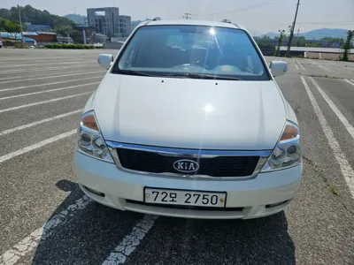 Kia Canival · 2011 год