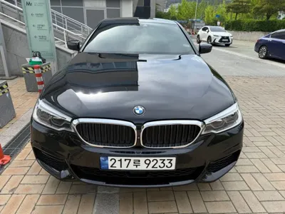 BMW 5-Series · 2017 год