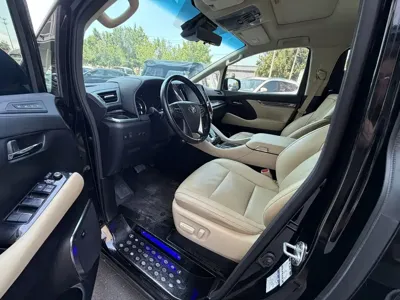 Toyota Vellfire 2023, 70000 км, за 508000 CNY