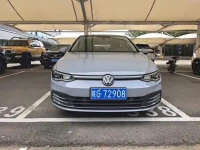 Volkswagen Golf 2022, 55000 км, за 102800 CNY