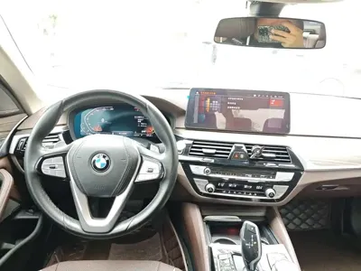 BMW 5 Series 2022, 64900 км, за 205000 CNY