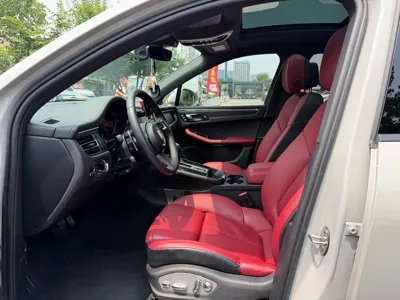 Porsche Macan 2023, 20000 км, за 338000 CNY