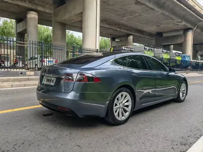 Tesla Model S 2019, 90000 км, за 139000 CNY