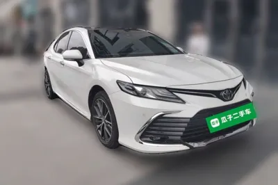 Toyota Camry 2023, 36200 км, за 142675.78 CNY