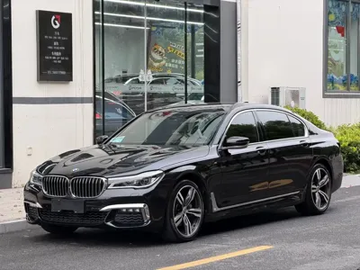 BMW 7 Series · 2018 год