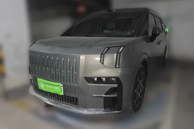 Zeekr 009 · 2024 год
