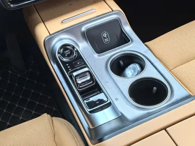 GAC Motor 传祺E8 PHEV 2024, 84000 км, за 129800 CNY - фото 14