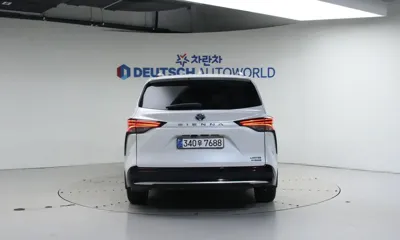 Toyota Sienna 2023, 17178 км, за 56000000 KRW