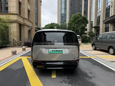 Li Auto Li MEGA 2025, 57000 км, за 455800 CNY - фото 13