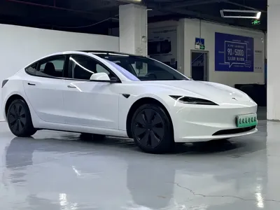 Tesla Model 3 2026, 5800 км, за 203800 CNY
