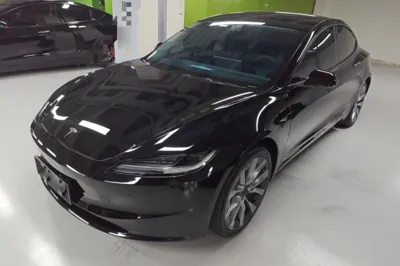 Tesla Model 3 · 2023 год