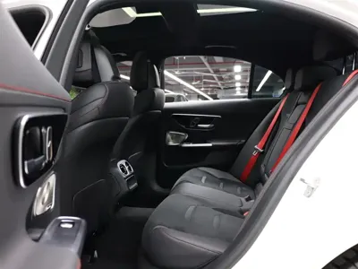 Mercedes-Benz C-Class AMG 2025, 3000 км, за 398000 CNY - фото 17
