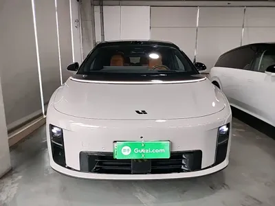 Li Auto 理想i8 2025, 8600 км, за 310600 CNY