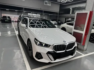 BMW 5 Series 2025, 1700 км, за 293300 CNY - фото 3
